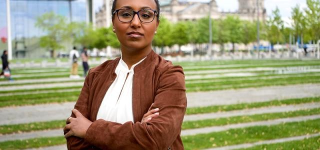 Eine schwarze Frau im Bundestag