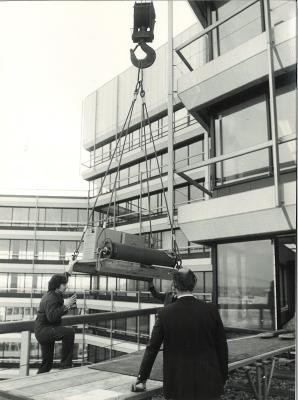 Schwarz-Weiß-Fotografie von einer Bautätigkeit auf dem Mannheimer Collini-Center.