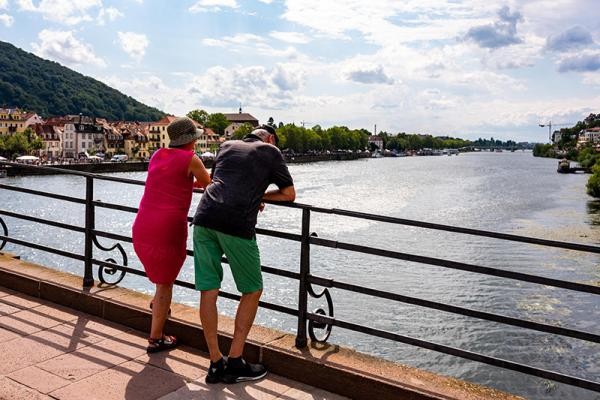 Den Neckar genießen.