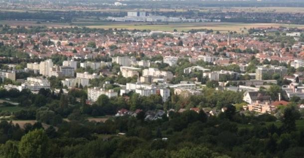 Der Stadtteil Hasenleiser wird als Luftbildaufnahme gezeigt.