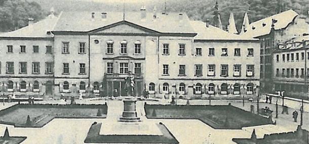 Geschichte der Universitätsstadt Heidelberg (Foto: Stadt Heidelberg) Historische Aufnahme des Uniplatzes mit der Neuen Universität in der Heidelberger Altstadt