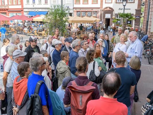 Führung des Heidelberger Geschichtsvereins (Foto: Rothe) Führung des Heidelberger Geschichtsvereins