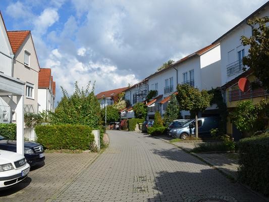 Wohnviertel mit Reihenhäusern (Foto: Großkinsky) Wohnviertel mit Reihenhäusern (Foto: Großkinsky)