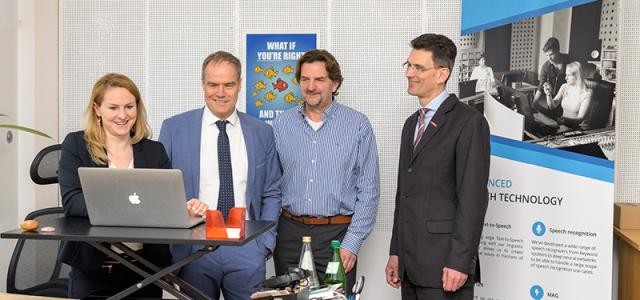 Zu Besuch beim Heidelberger Hightech-Unternehmen Aristech: Oberbürgermeister Eckart Würzner und Marc Massoth, Leiter des Amtes für Wirtschaftsförderung und Wissenschaft. (Foto: Rothe)