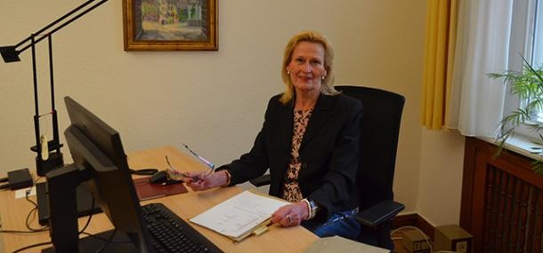 Bürgerbeauftrage Carola de Wit in ihrem Büro