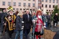 Gemeinsam mit Perkeo Thomas Barth (rechts) und dem Perkeo-Fanfarenzug zog Oberbürgermeister Dr. Eckart Würzner (2. von rechts) zu Beginn des Bürgerfestes in das Festzelt auf dem Paradeplatz ein. (Foto: Dittmer)