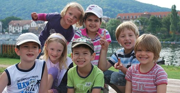 Kinder auf der Neckarwiese (Foto: Wetzel)