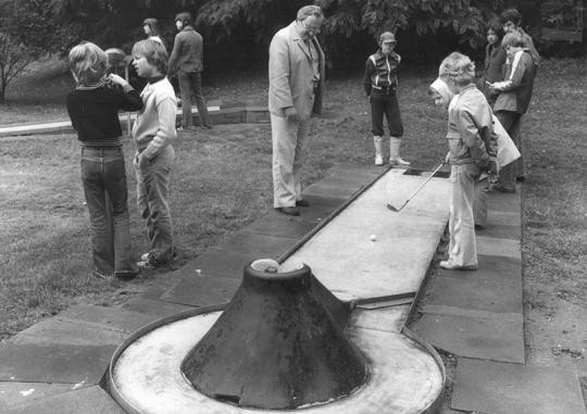 1977_03_Minigolf_Dagmar_Linke