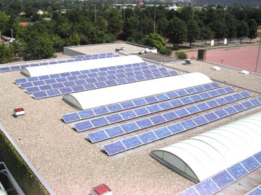 Photovoltaikanlage auf dem Dach des Sportzentrums Nord (Foto: Stadtwerke Heidelberg)