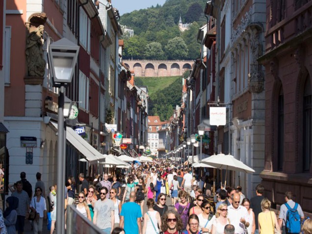 Hauptstraße und Scheffelterrasse des Schlosses