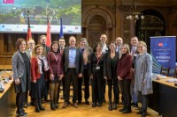 Gruppenfoto im Rathaussaal