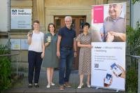 Gruppenfoto: von rechts: Sozialbürgermeisterin Stefanie Jansen, Geschäftsführer Thomas Walter sowie die Projektkoordinatorinnen Sandra Dokter und Katharina Knappe vom Amt für Soziales und Senioren.