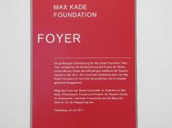 Hinweistafel Max Kade Foundation Foyer Neue Universität