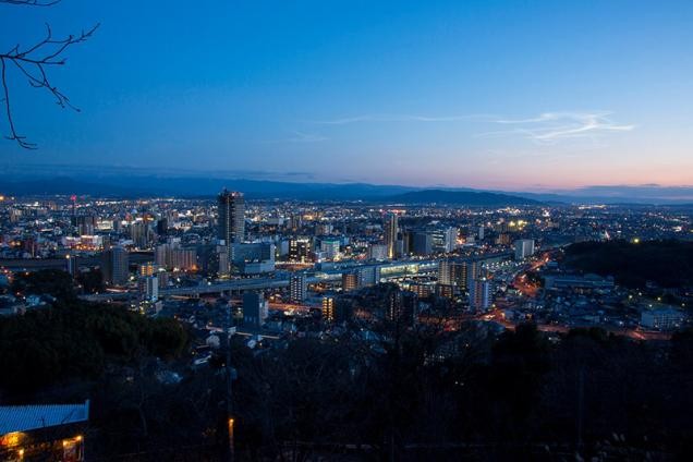 Kumamoto bei Nacht. (Foto: Stadt Kumamoto)