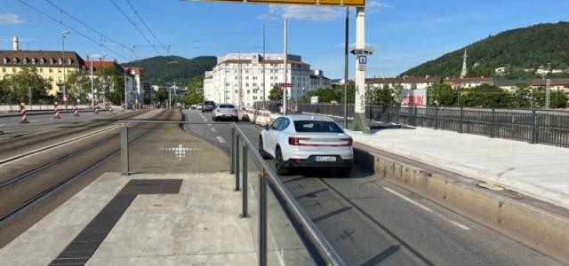 Bild der Fahrbahn auf der Montpellierbrücke.