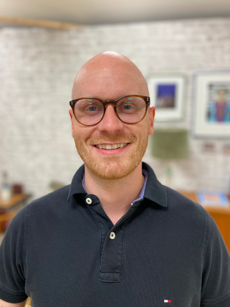 Porträtbild von Sebastian Bernhard