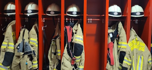 Nahaufnahme eines Handys das eine Notfallmeldung anzeigt.