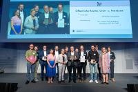 Einen Anerkennungspreis für den Anderen Park beim Staatspreis Baukultur nahm Erster Bürgermeister Jürgen Odszuck (1. v. r.) entgegen. (Foto: Martin Stollberg) Einen Anerkennungspreis für den Anderen Park beim Staatspreis Baukultur nahm Erster Bürgermeister Jürgen Odszuck (1. v. r.) entgegen. (Foto: Martin Stollberg)