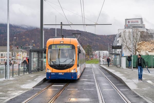 Mobilitätsnetz wächst (Foto: Rothe) Die neue Haltestelle am Hauptbahnhof mit einer Straßenbahn der Linie 22 nach Eppelheim (Foto: Rothe)