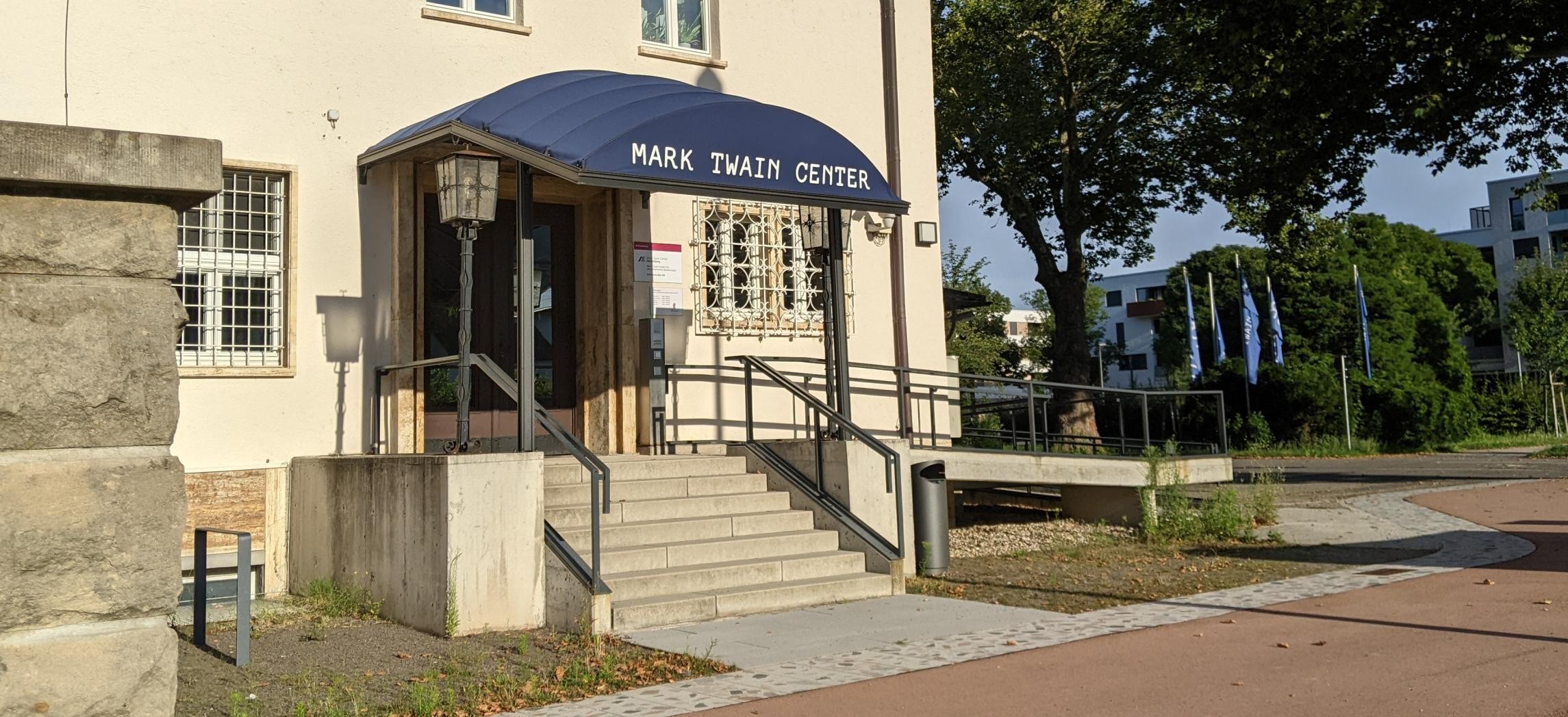 Main entrance of the Mark Twain Center (Photo: Christian Buck) Main entrance of the Mark Twain Center (Photo: Christian Buck)