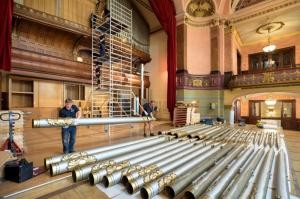 Die historische Orgel wird ausgebaut (Foto: Rothe)