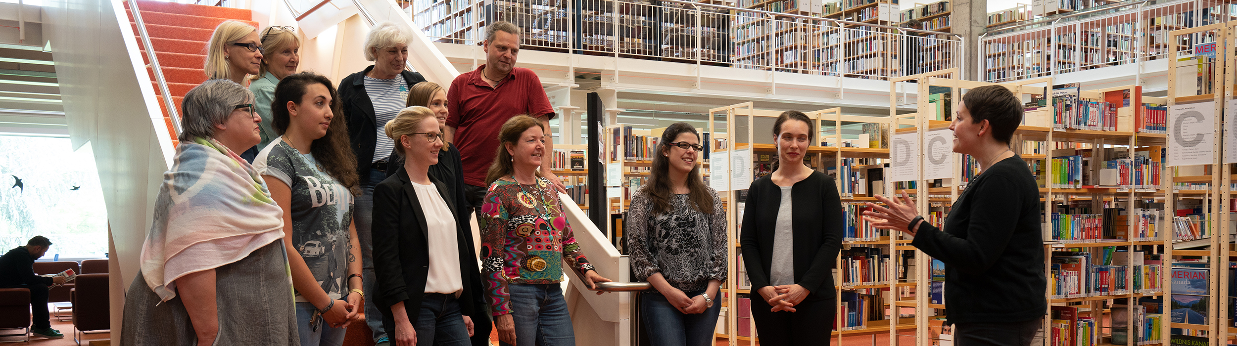 Führung durch die Stadtbücherei (Foto: Kempf) Führung durch die Stadtbücherei (Foto: Kempf)