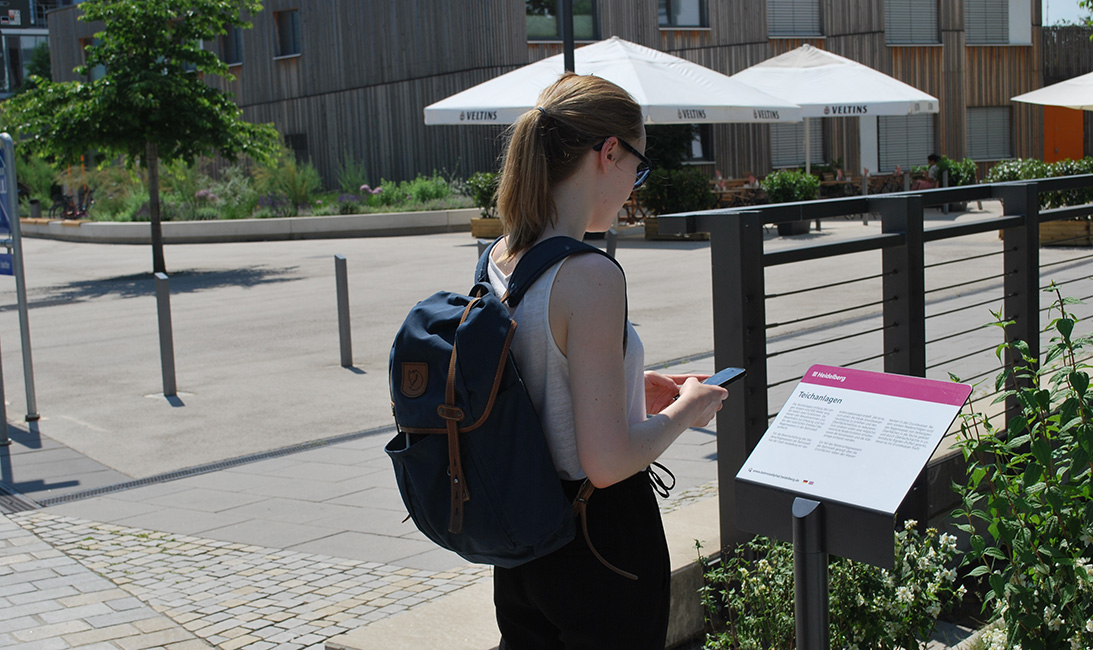 Besucherin des Bahnstadtpfades (Foto: Stadt Heidelberg)