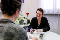 Die Behinderten-beauftragte Christina Reiß gibt Tipps (Foto: Stadt Heidelberg/Pellner)