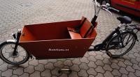 Das Lasten-fahrrad hat eine Sitzbank und Gurte (Foto: Zentrum für umwelt-bewusste Mobilität)