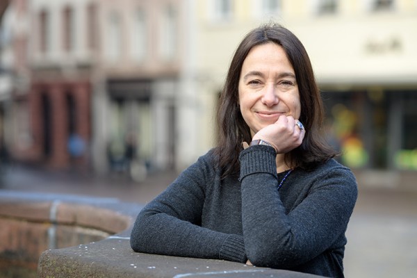 Beendet im April ihre Künstlerresidenz mit Lesungen in Heidelberg und Dilsberg: Die britische Autorin und Astrophysikerin Pippa Goldschmidt. (Foto: Philipp Rote)