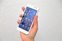 Smartphone (Foto: Stadt Heidelberg/ Pellner) Ein weißes Smartphone wird von einer Hand gehalten (Foto: Stadt Heidelberg/ Pellner)