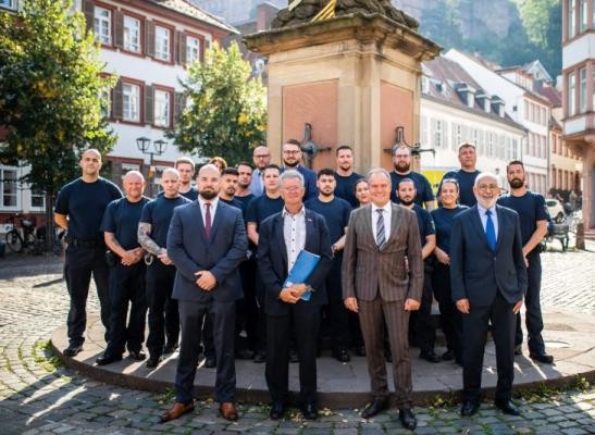 Die Einsatzkräfte des Kommunalen Ordnungsdienstes auf dem Kornmarkt (Bild: Tobias Dittmer) Die Einsatzkräfte des Kommunalen Ordnungsdienstes auf dem Kornmarkt