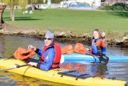 Frühjahrsputz auf dem Neckar (Foto: Ralph Fülop)