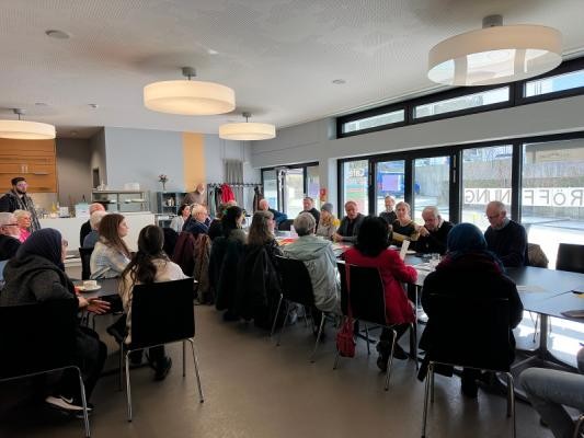 Espresso mit Eckart Würzner im HeidelBERG-Café im Emmertsgrund (Foto: Stadt Heidelberg) Espresso mit Eckart Würzner im HeidelBERG-Café im Emmertsgrund.