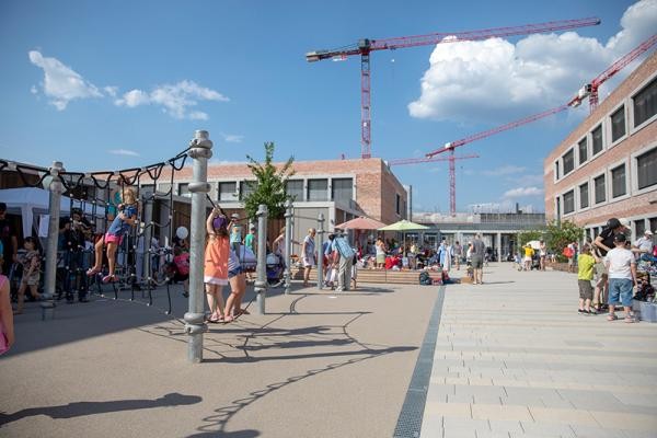 Kinder spielen bei B³ beim Bahnstadtfest 2018 (Foto: Buck)