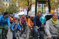 Viele Menschen fahren zusammen Fahrrad (Foto: Stadt Heidelberg)