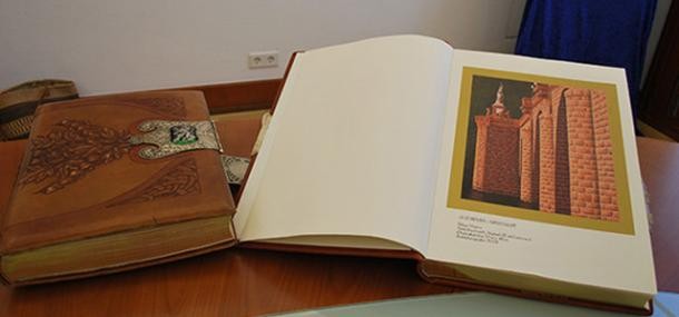 Das Goldene Buch der Stadt Heidelberg (Foto: Stadt Heidelberg) Das Goldene Buch der Stadt Heidelberg