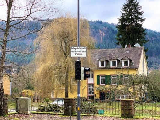 Ein Beispiel einer Dunkel-Dunkel-Ampel beim ALDI in Ziegelhausen