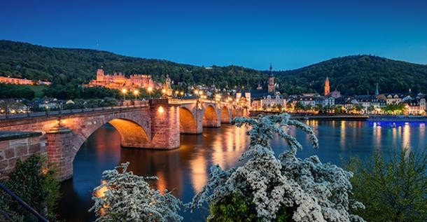 "Earth Hour": Eine Aktion für den Klima-Schutz (Foto: Heidelberg Marketing) Beleuchtete Alte Brücke und Schloss (Foto: Heidelberg Marketing)