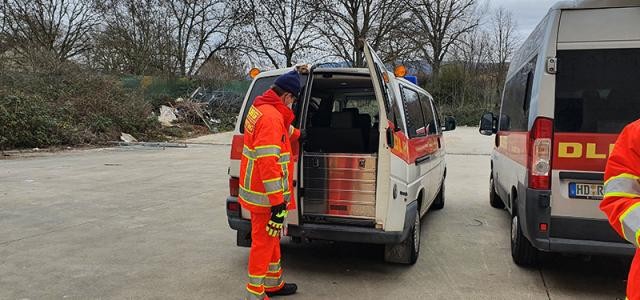 Mobiles Impfteam beim Verladen am ZIZ.