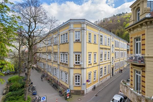 Außenansicht des Hölderlin Gymnasiums 