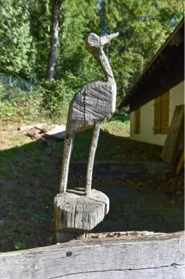 Holzskulptur an der Kreativwerkstatt (Foto: Dorn) Holzskulptur an der Kreativwerkstatt.