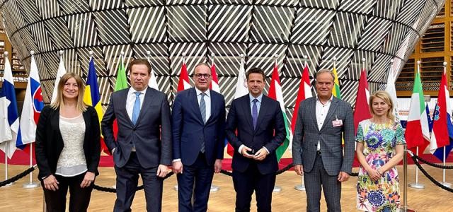 Gruppenfoto mit OB Würzner in Brüssel