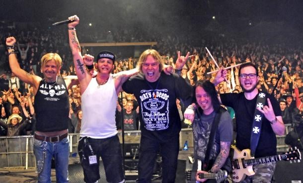 Rock'n'Roll mit Dirty Deeds Rock'n'Roll mit Dirty Deeds