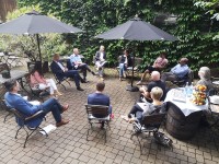 Teilnehmer des Arbeitstreffens zum Thema Ausbildung (Bild: Stadt Heidelberg) Vertreter von Unternehmen tauschten sich mit Oberbürgermeister Prof. Dr. Würzner und Marc Massoth, Leiter des Amtes für Wirtschaftsförderung und Wissenschaft zum Thema Ausbildung aus. (Bild: Stadt Heidelberg)