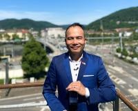 Luat Nguyen ist Manager des Jahres. (Bild: InnovationLab) Bild von Luat Nguyen mit der Auszeichnung zum Manager des Jahres (Bild: InnovationLab)