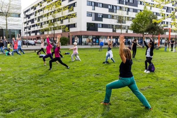 „Sport im Park“ Yoga in der Bahnstadt (Foto: by Tobias Dittmer) „Sport im Park“ Yoga in der Bahnstadt
