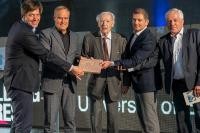 Die abgebildeten Personen sind von links nach rechts: Heidelbergs Erster Bürgermeister Jürgen Odszuck (Aufsichtsratsvorsitzender der GGH), Oberbürgermeister Professor Dr. Eckart Würzner, Dr. Jobst Wellensiek (Sitzungsleiter des Koordinationsbeirats „Neues Konferenzzentrum“), Peter Bresinski (Geschäftsführer GGH und BSG), Mathias Schiemer (Geschäftsführer Heidelberg Marketing und Heidelberg Congress). (Foto: GGH/ Buck) Gruppenfoto von Männern