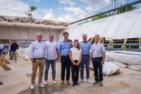 Gruppenfoto vor Turnzentrum Rohbau