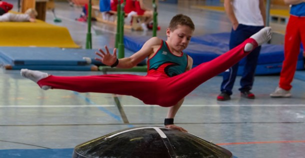 Spreizkreisflanken am Turnpilz (Foto: Hauptvogel) Spreizkreisflanken am Turnpilz (Foto: Hauptvogel)